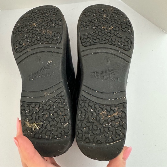 Black Dansko size 8.5 clogs - Picture 2 of 4